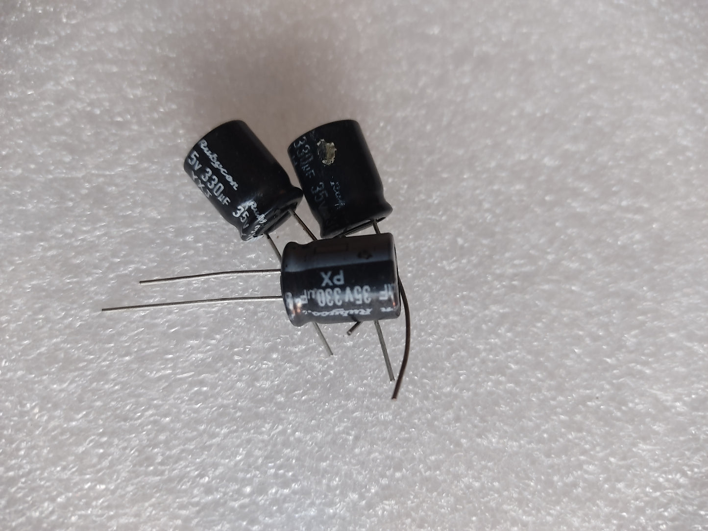 35v 330uf