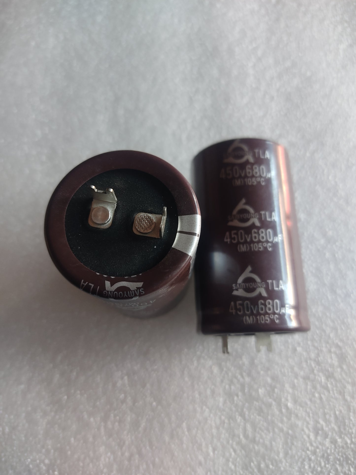 CAPACITOR 450v 680uf