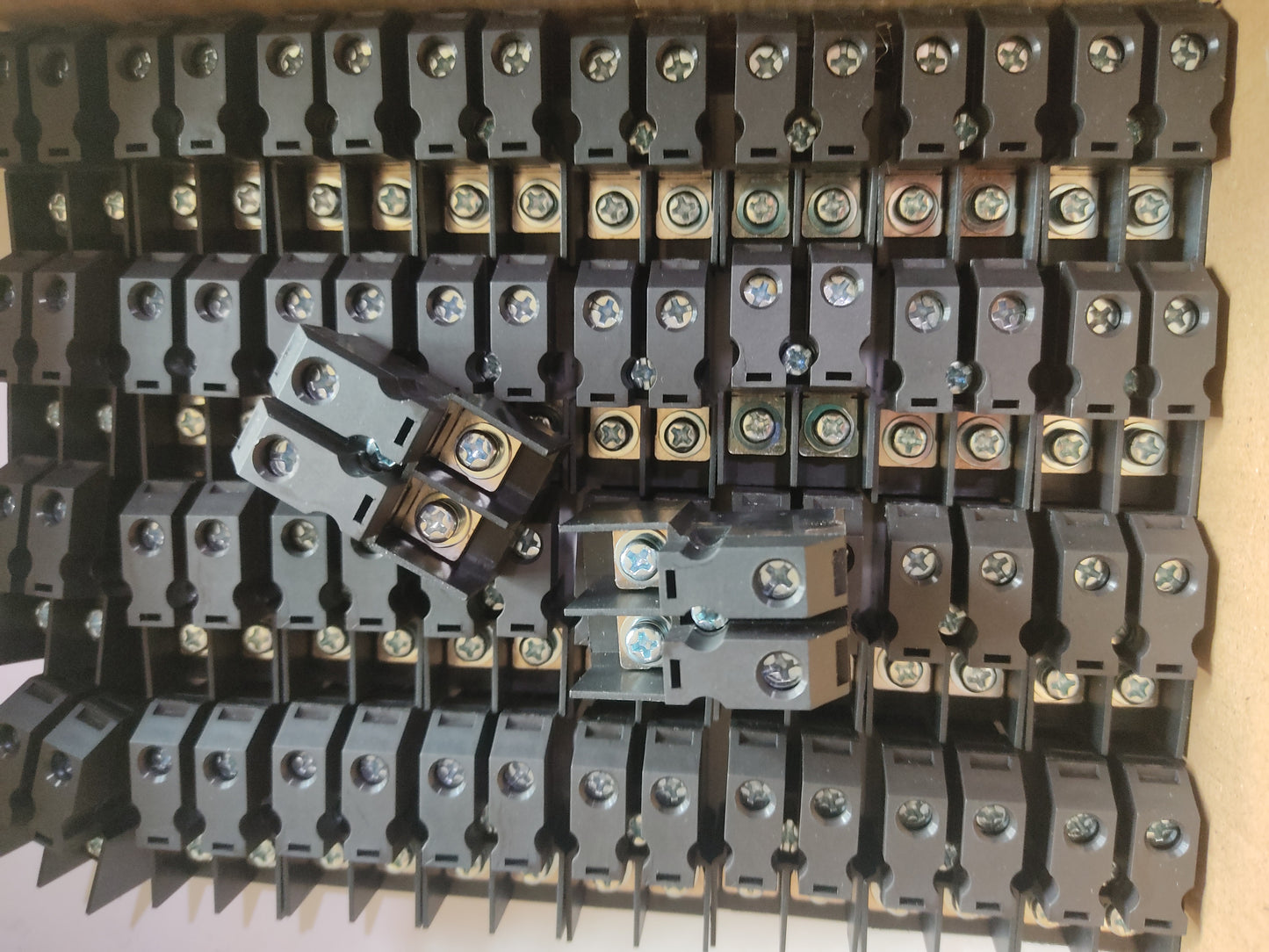 AC INPUT OUTPUT CONNECTOR 2 PIN