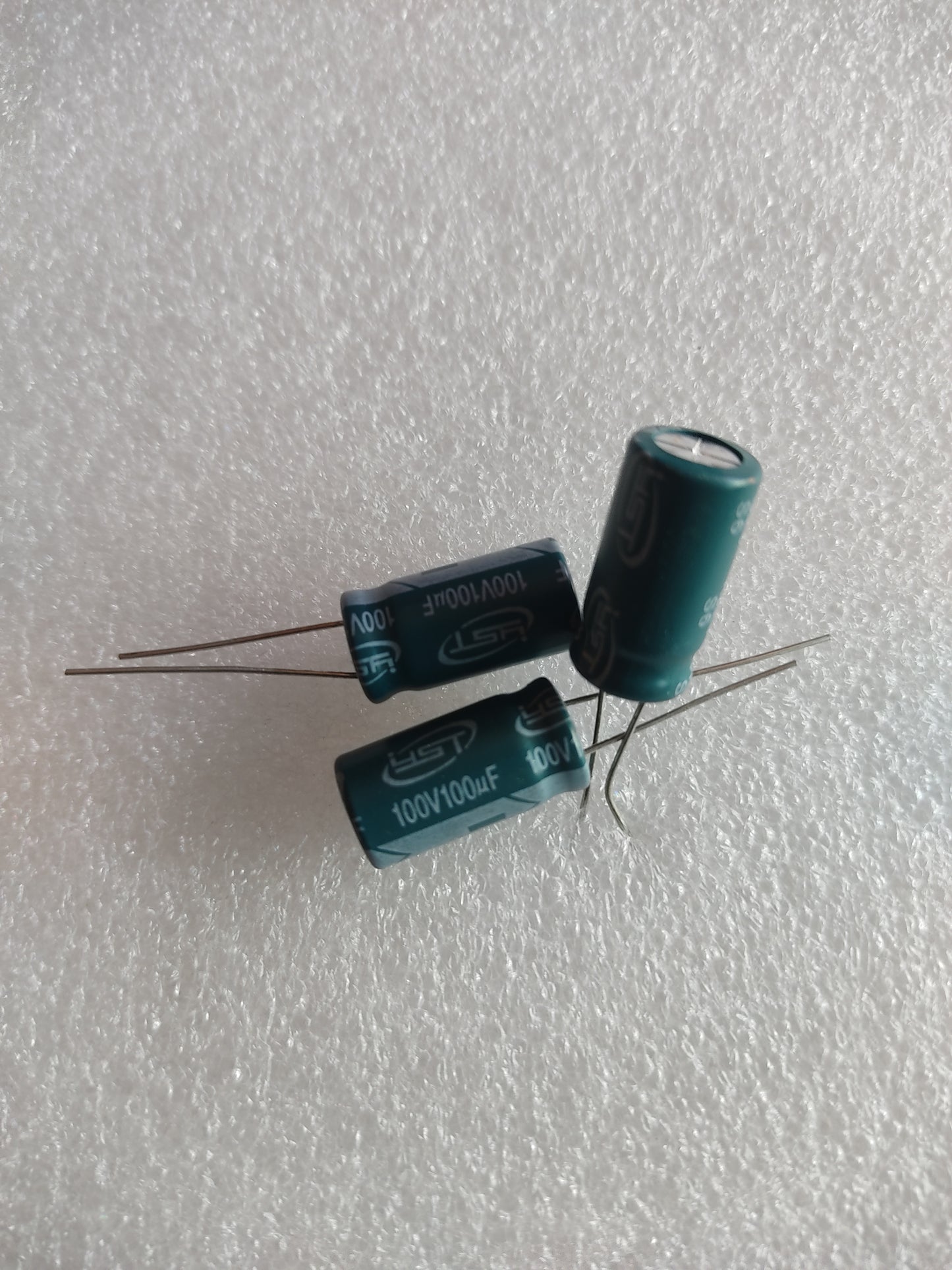 100v 100uf