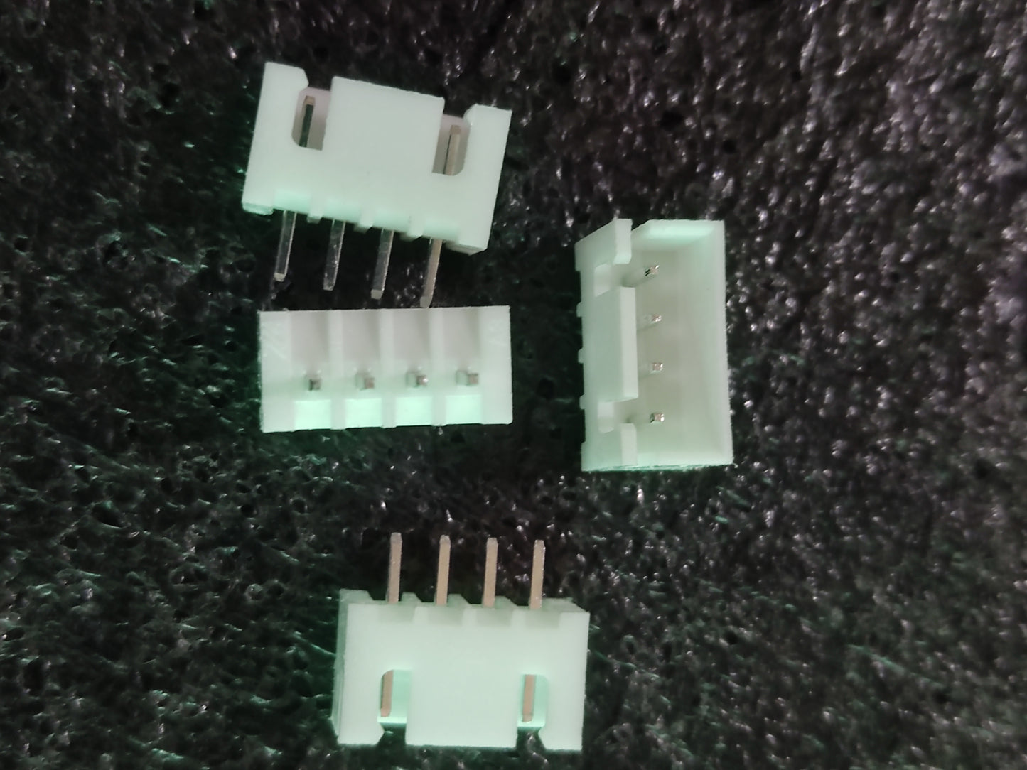 4 pin male cable connector