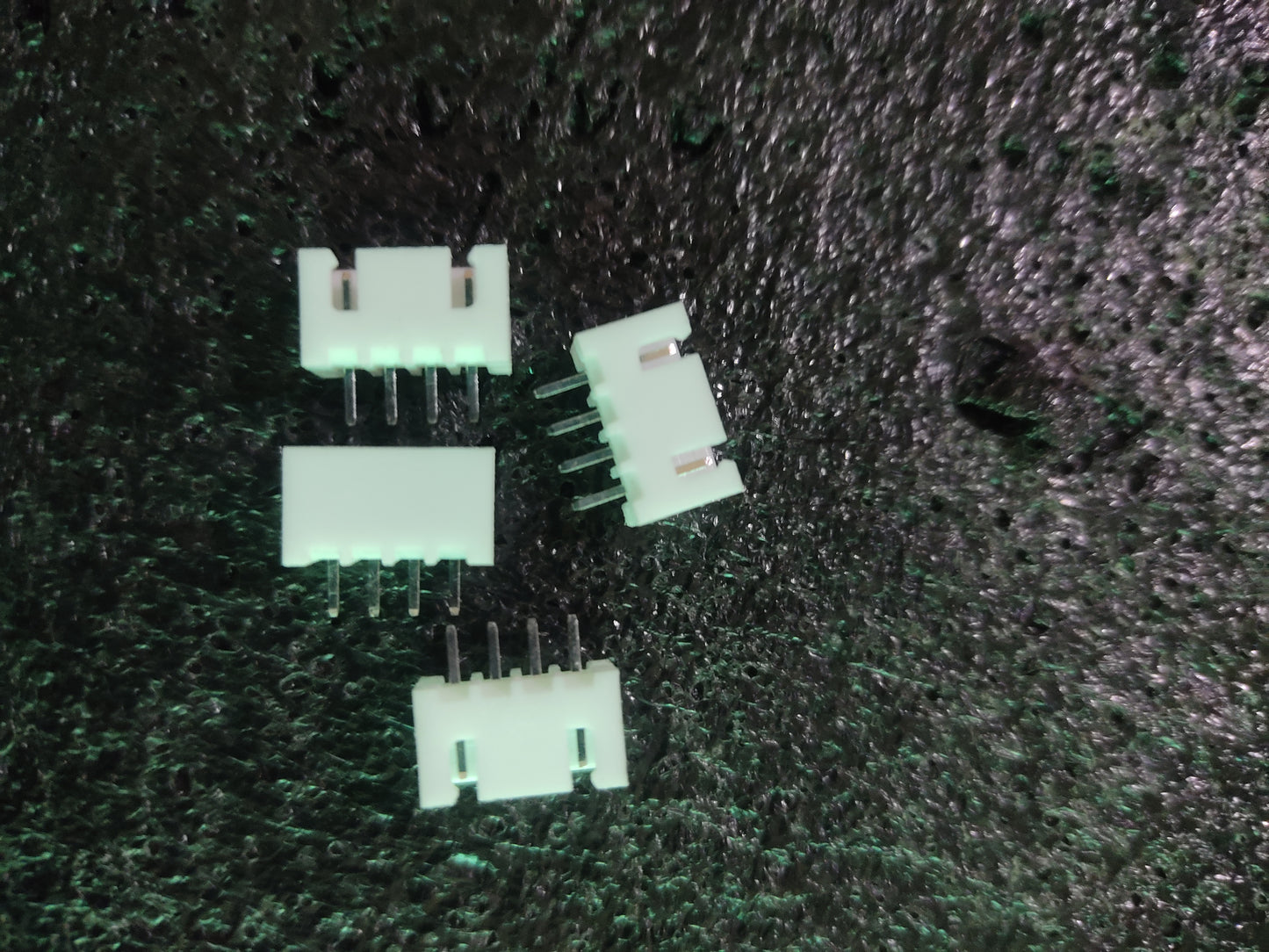 4 pin male cable connector
