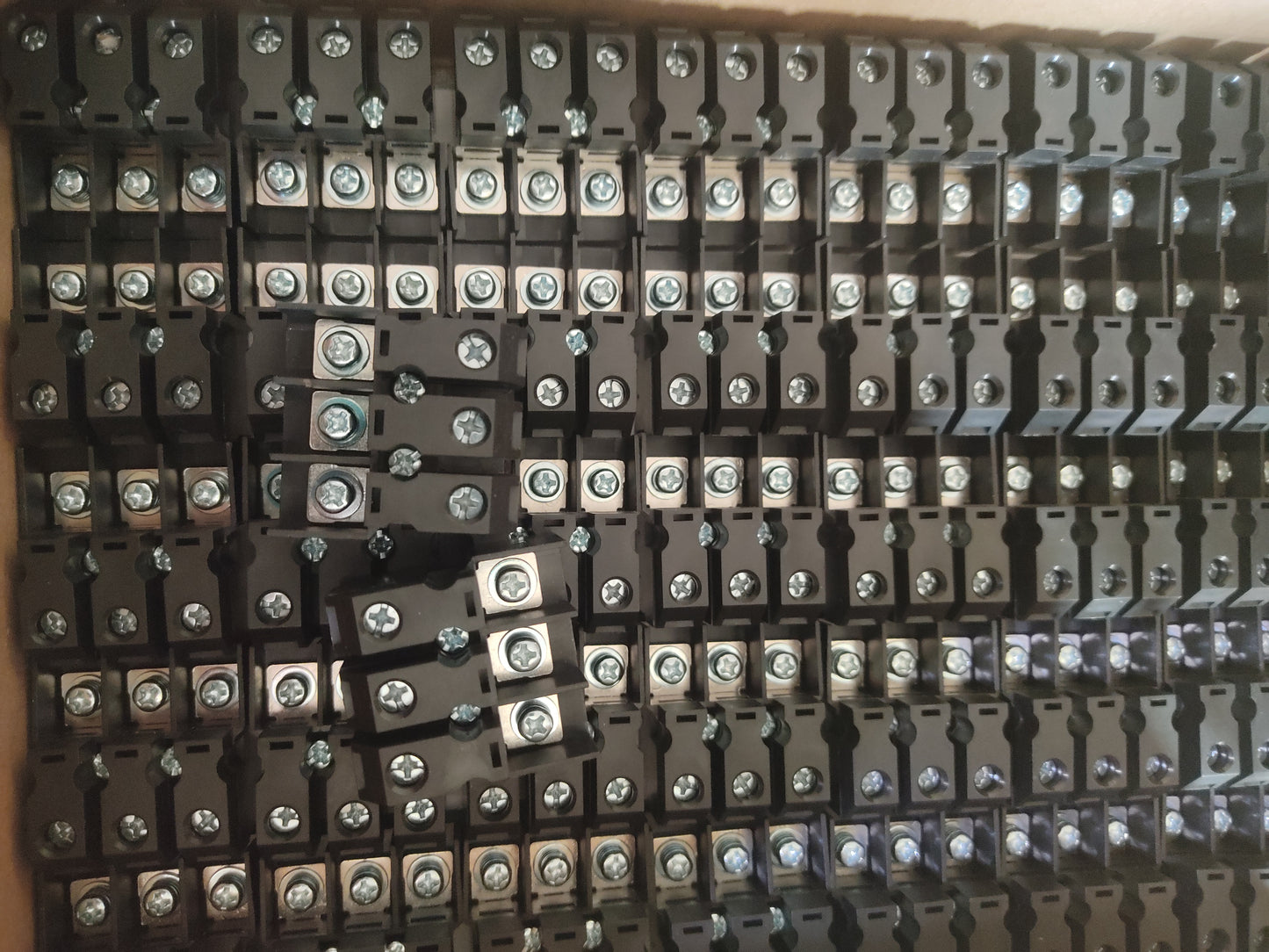 AC INPUT OUTPUT CONNECTOR 3 PIN