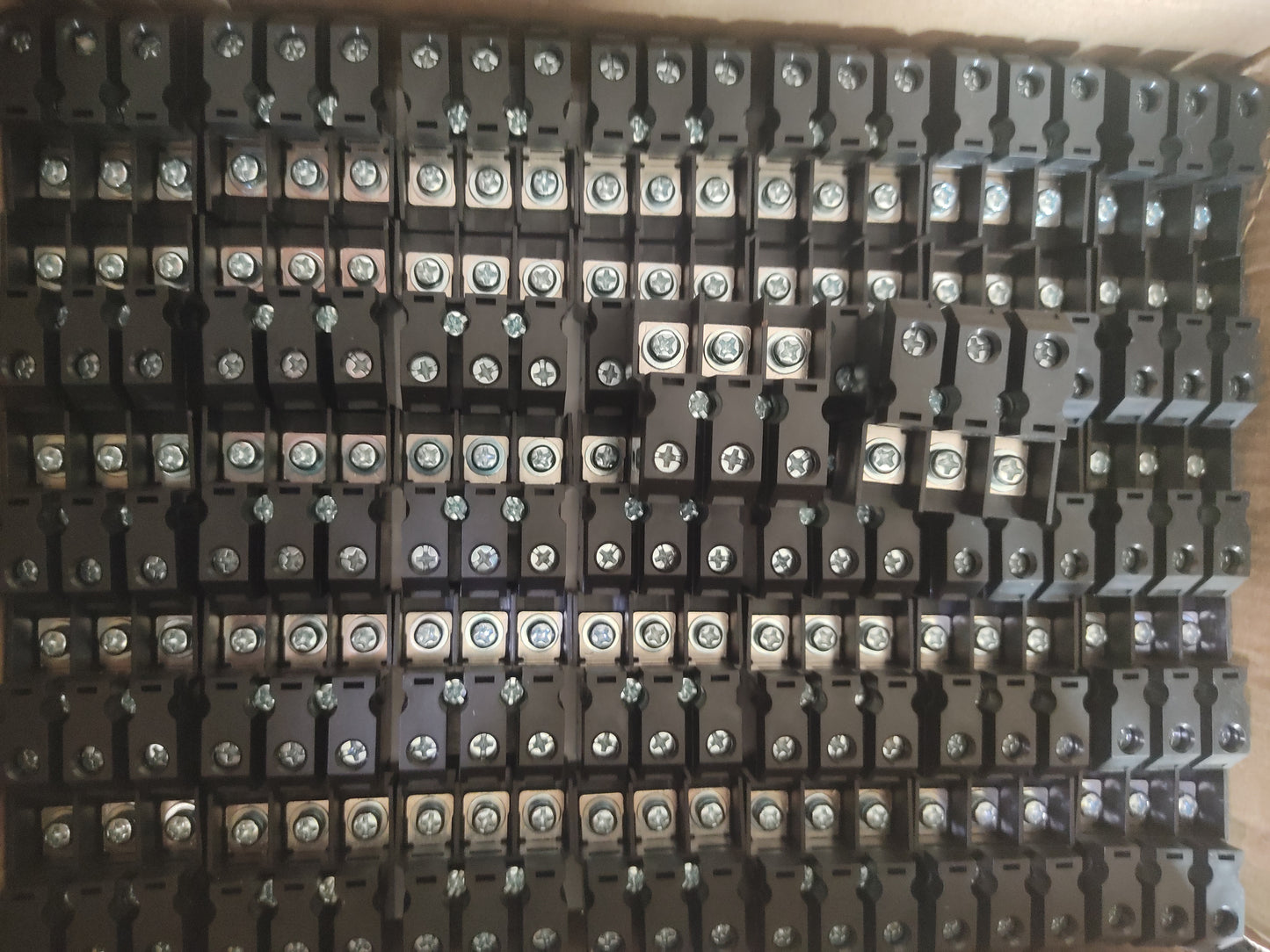 AC INPUT OUTPUT CONNECTOR 3 PIN
