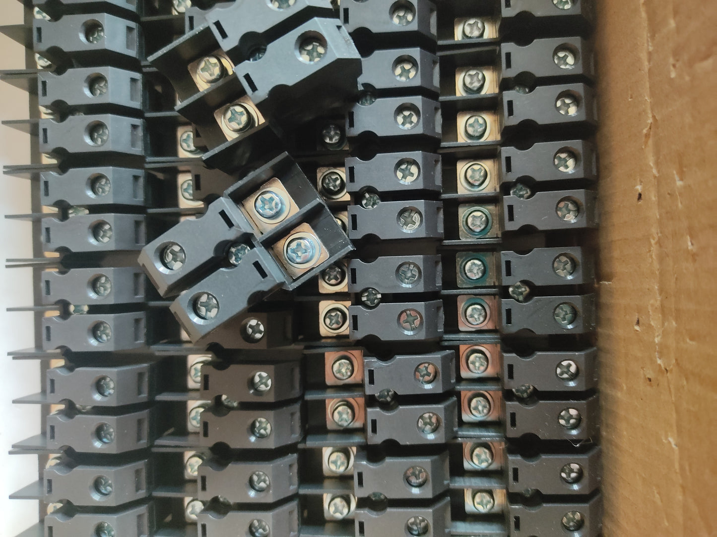 AC INPUT OUTPUT CONNECTOR 2 PIN