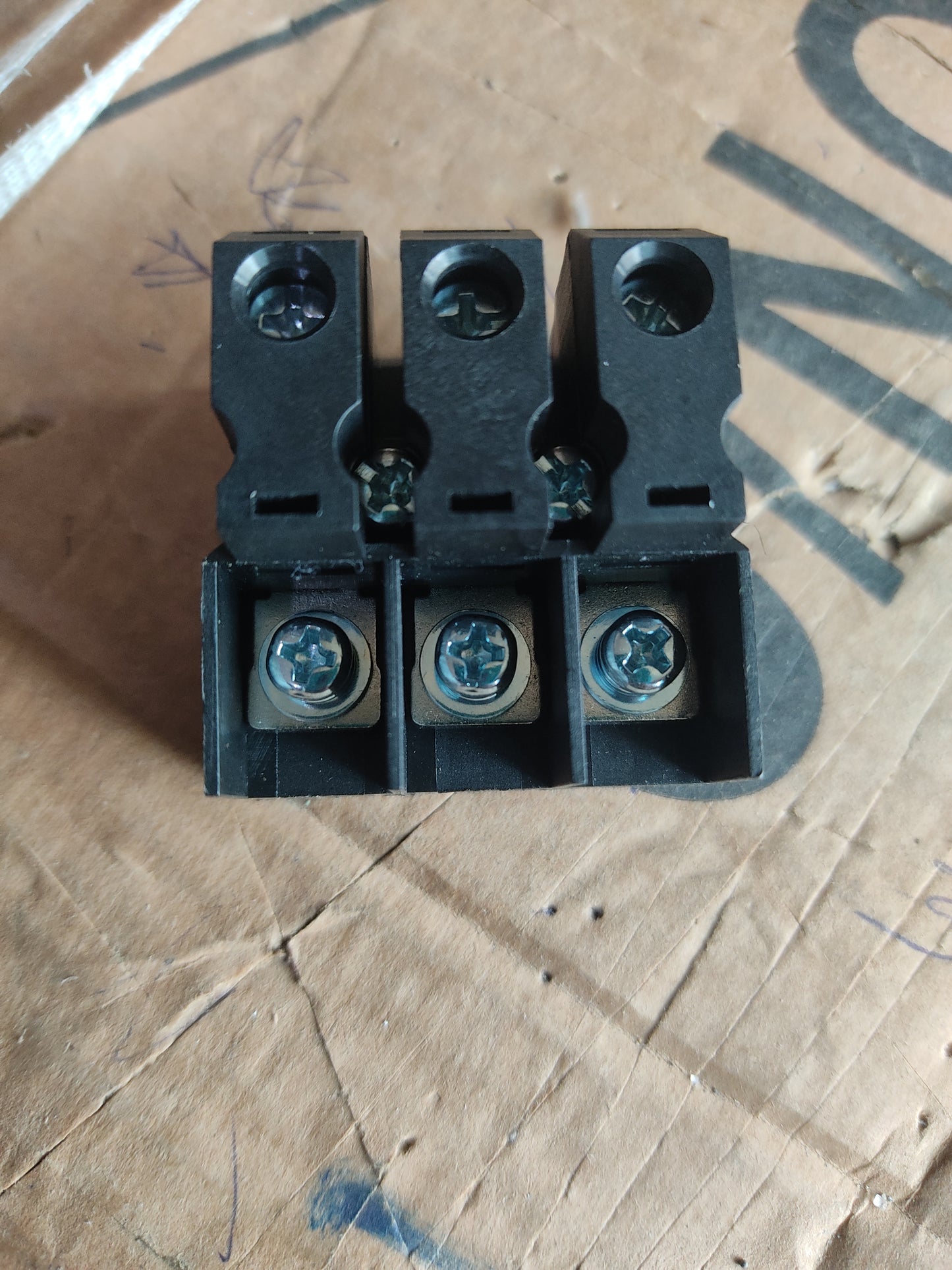 AC INPUT OUTPUT CONNECTOR 3 PIN
