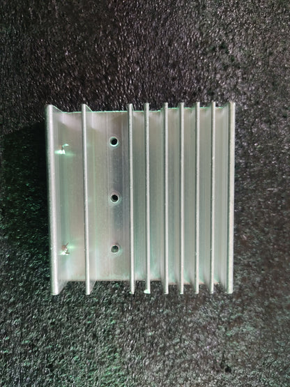 Hybrid inverter MPPT heatsink