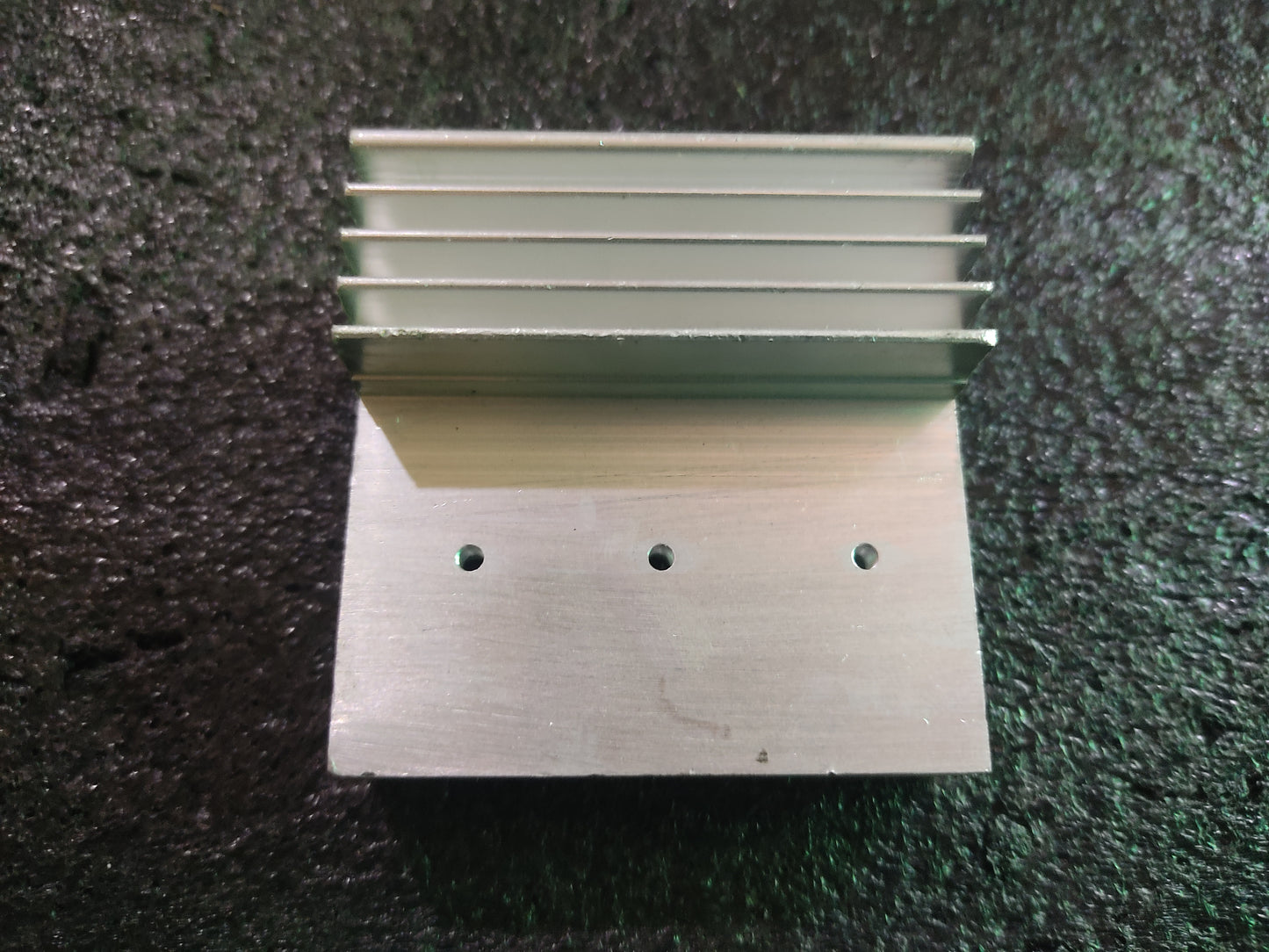 Hybrid inverter MPPT heatsink