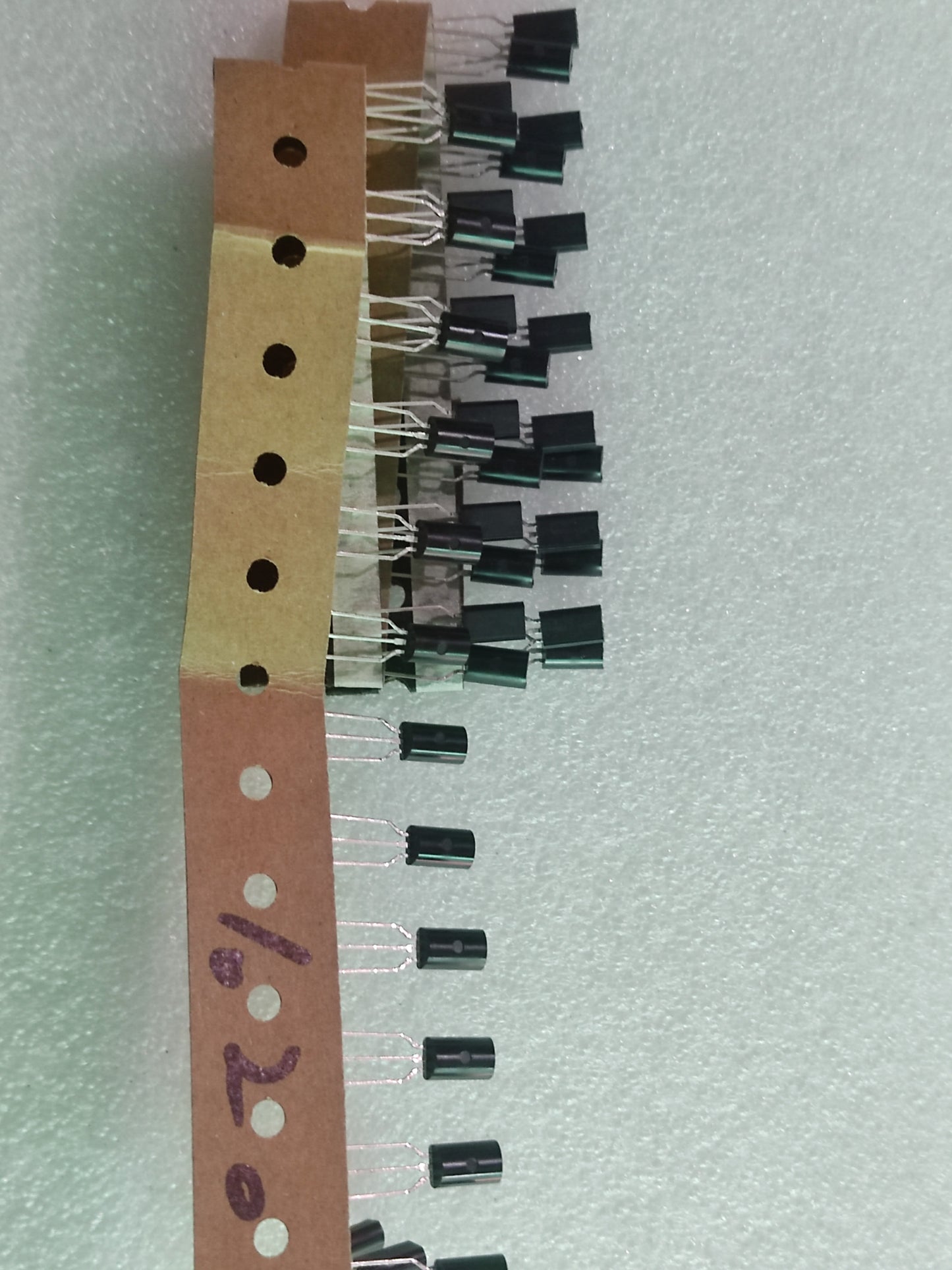 TRANSISTOR PNP A1020