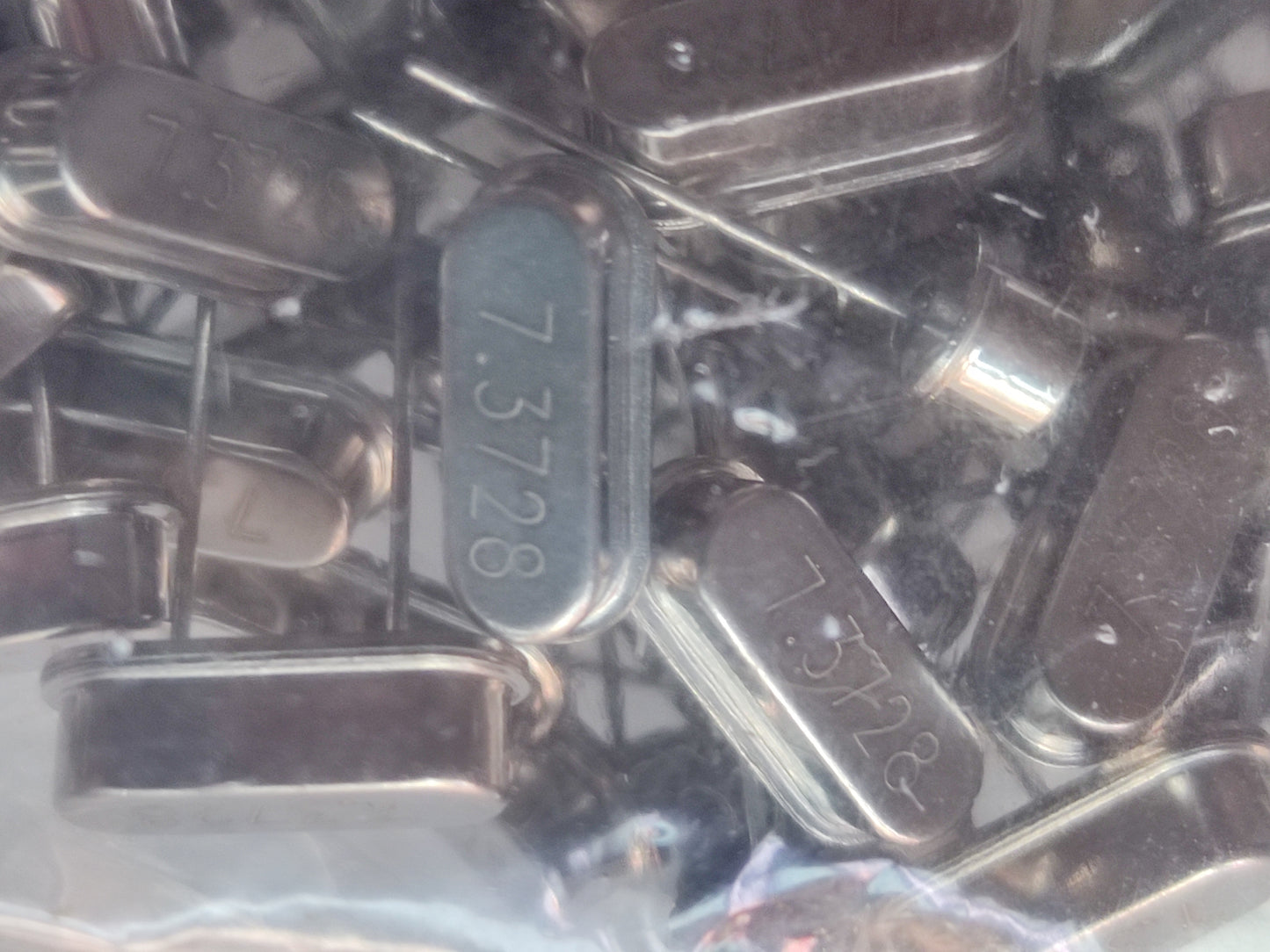 Quartz Crystal Oscillators 7.3728 MHz