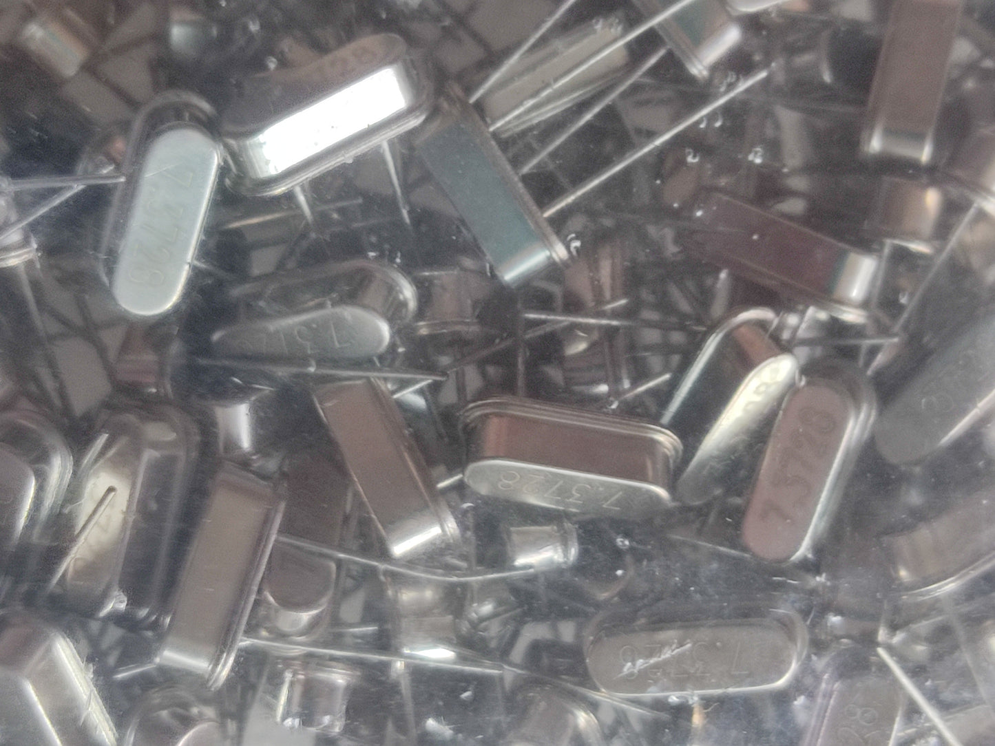 Quartz Crystal Oscillators 7.3728 MHz